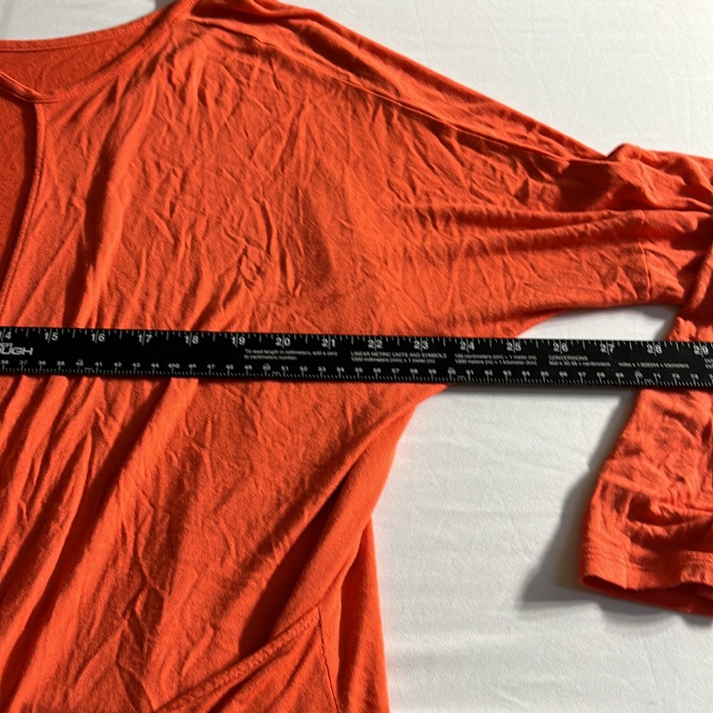 Trouve size large orange long sleeve tee with open back oversized - Picture 6 of 10